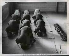 1955 Press Photo Muslims that are Turkish Soldiers at US Navy Base Praying