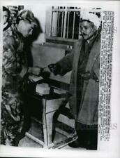 1961 Press Photo Moslem French Soldier at Polling Place in Algerian Referendum