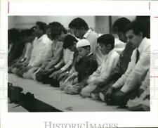 1992 Press Photo Houston-area Muslims pray at George R. Brown Convention Center