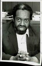 1984 Press Photo Iman Warith Deen Muhammad interviewed at Chicago Muslim Mission