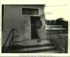 1984 Press Photo Imam Ra'oof during Muslim Worship Services on Magnolia Street