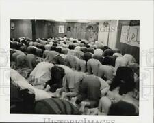 1985 Press Photo Young boy stands among Moslem Prayer Service. - hpa33608