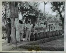 1958 Press Photo Muslims Offer Free Water in Clay Pots, Lahore Pakiston