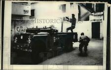 1975 Press Photo Moslem Leftists Fire At Christian Phalange Militiamen In Beirut