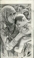 1965 Press Photo Moslem mother holds her child near Muzaffarabad, Azad Kashmir