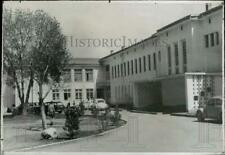 1967 Press Photo A kneeling Moslem at Avicenna Hospital in Kabul, Afghanistan.