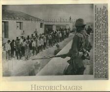 1962 Press Photo Moslem Soldiers Guard Moslem Prisoners in Algerian Unrest
