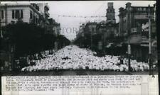 1946 Press Photo Muslims Fill Street in Calcutta Celebrating End of Long Fast