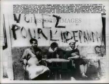 1962 Press Photo Three Muslims Sit on Cafe Terrace in Algiers