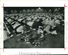 1990 Press Photo Muslims perform eid at Houston convention center - hca47188