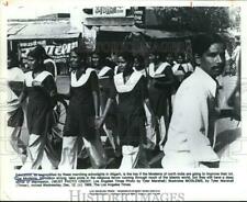 1969 Press Photo Moslem School Girls Walking Together in Aligarh, India