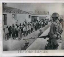 Press Photo Algerian Moslem Soldiers Point Weapons at Countryman in Oran