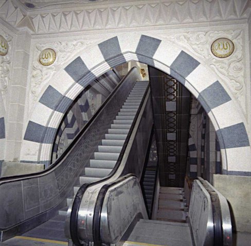 Khana kaaba escalator service